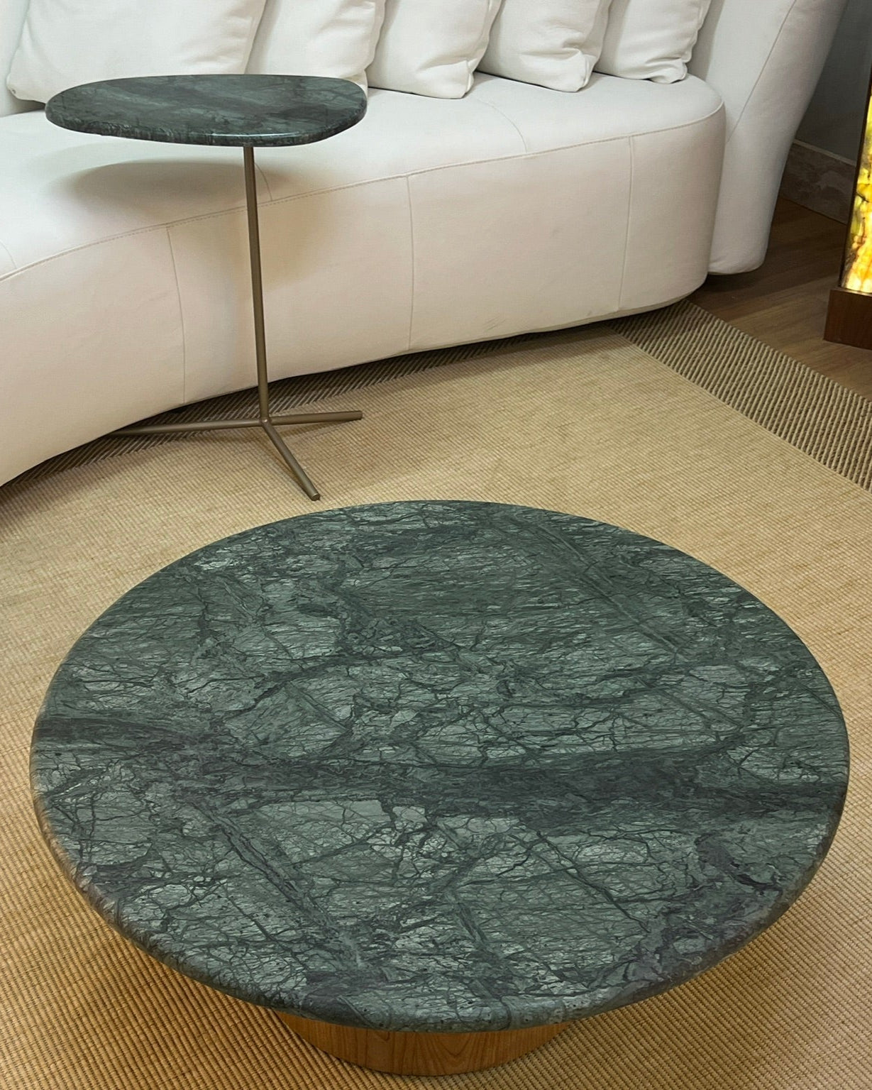 Mesa de Centro Malbec Mármore Verde Guatemala Levigado