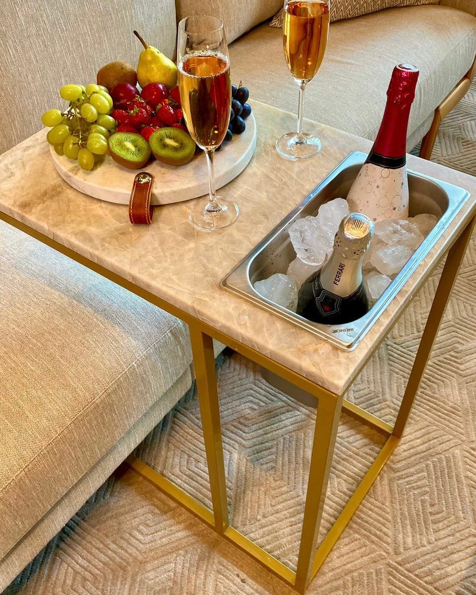 Mesa Gourmet - Quartzito Perla Santana - Base Cor Dourada