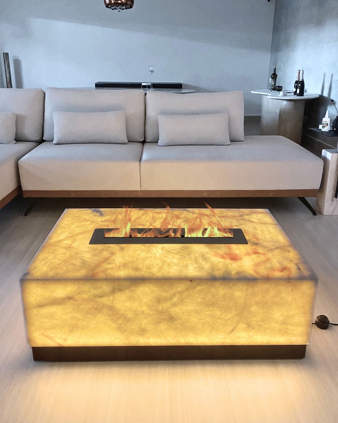Mesa de Centro com Lareira Quartzito Crystallus Translúcido
