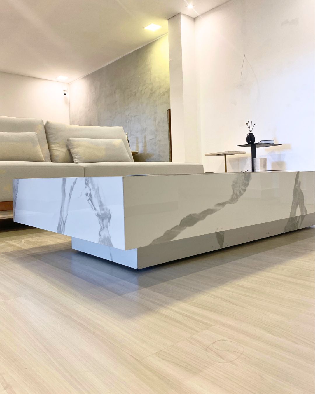 Mesa de Centro com Lareira Porcelanato Técnológico Calacatta