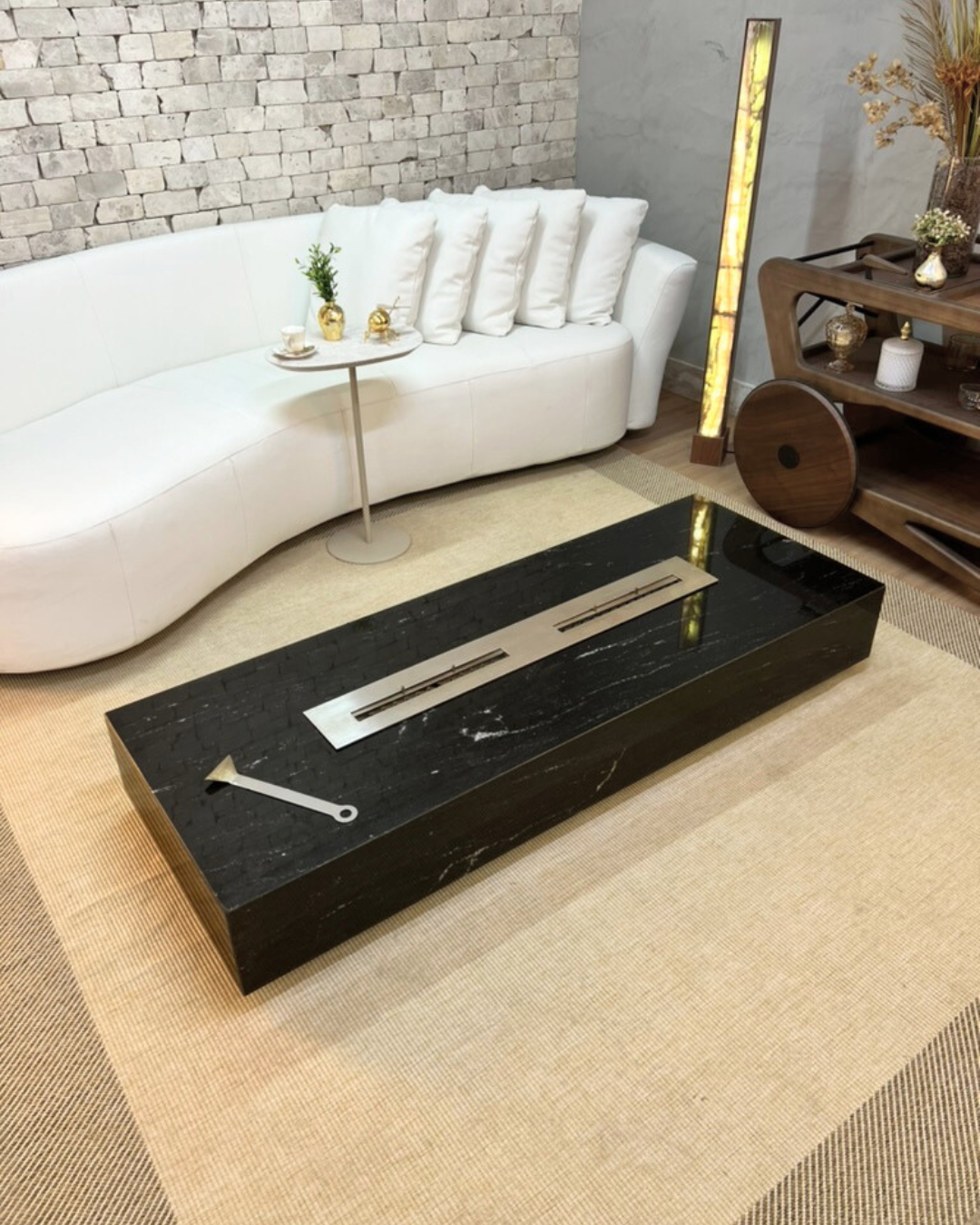 Mesa de Centro Vulcano com Lareira em Granito Black Star