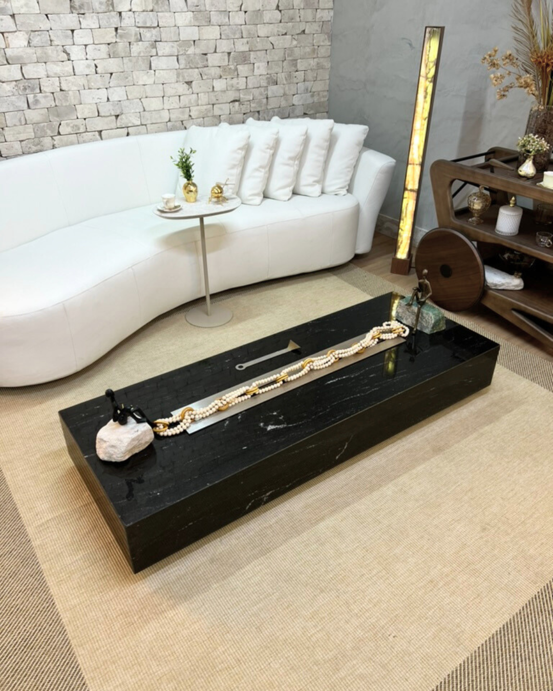 Mesa de Centro Vulcano com Lareira em Granito Black Star