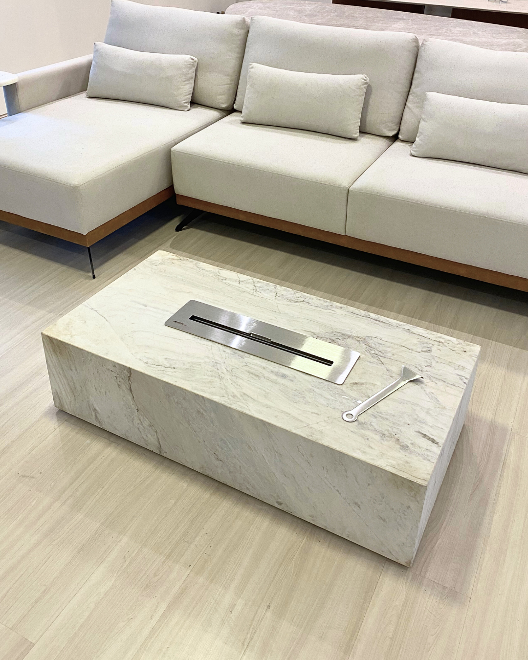 Mesa de Centro com Lareira Mármore Calacatta