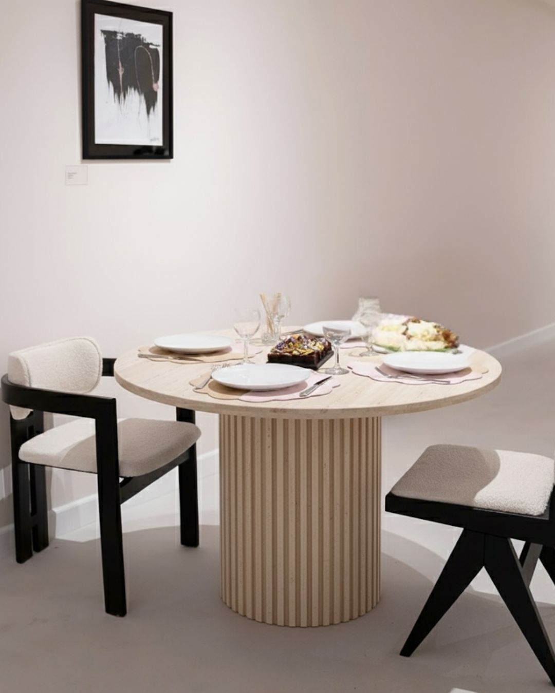 Mesa de Jantar Malbec Mármore Travertino Romano com Base Filetada