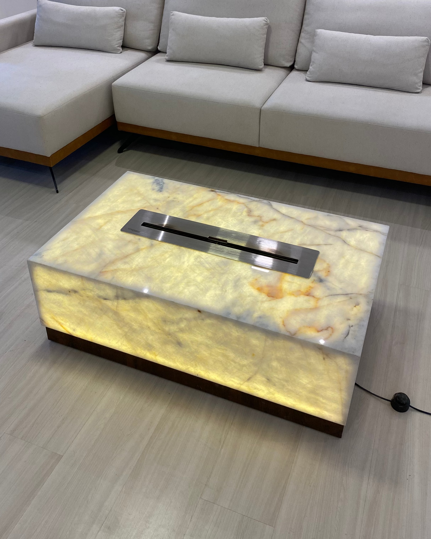 Mesa de Centro com Lareira Quartzito Crystallus Translúcido