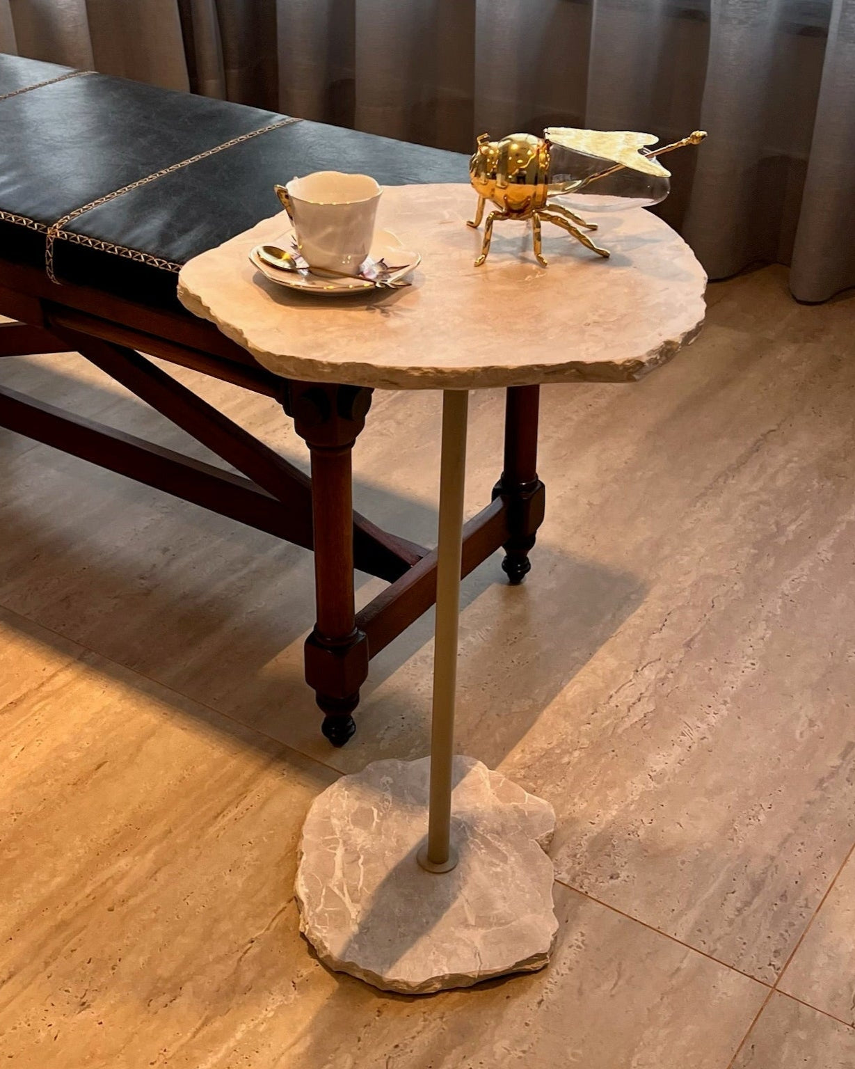 Mesa Orgânica Mármore Cappuccino