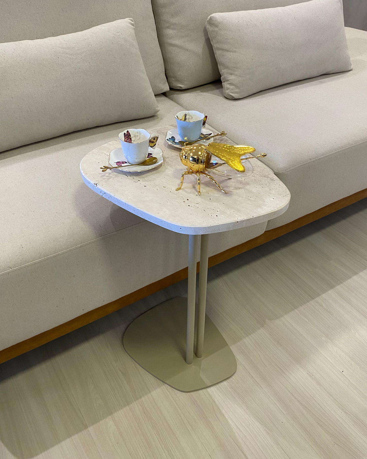 Mesa Concha Mármore Travertino Romano