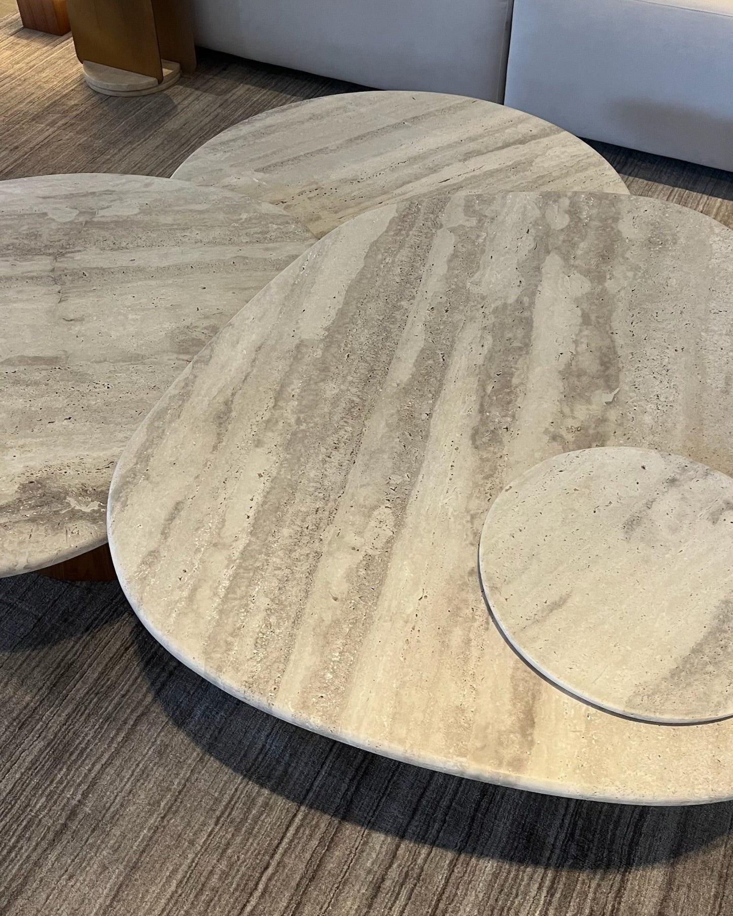 Mesa de Centro Trio Orgânico Mármore Travertino Romano