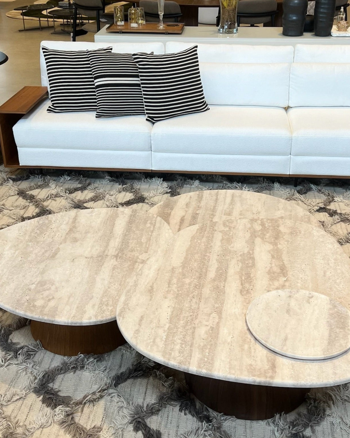 Mesa de Centro Trio Orgânico Mármore Travertino Romano