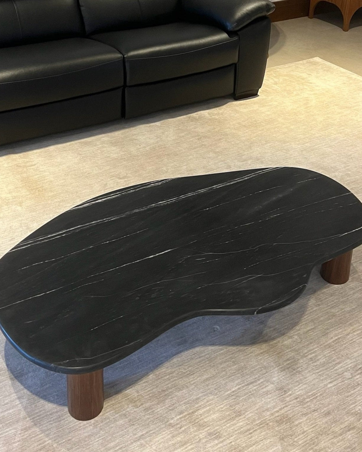 Mesa de Centro Dunas Mármore Nero Striatto