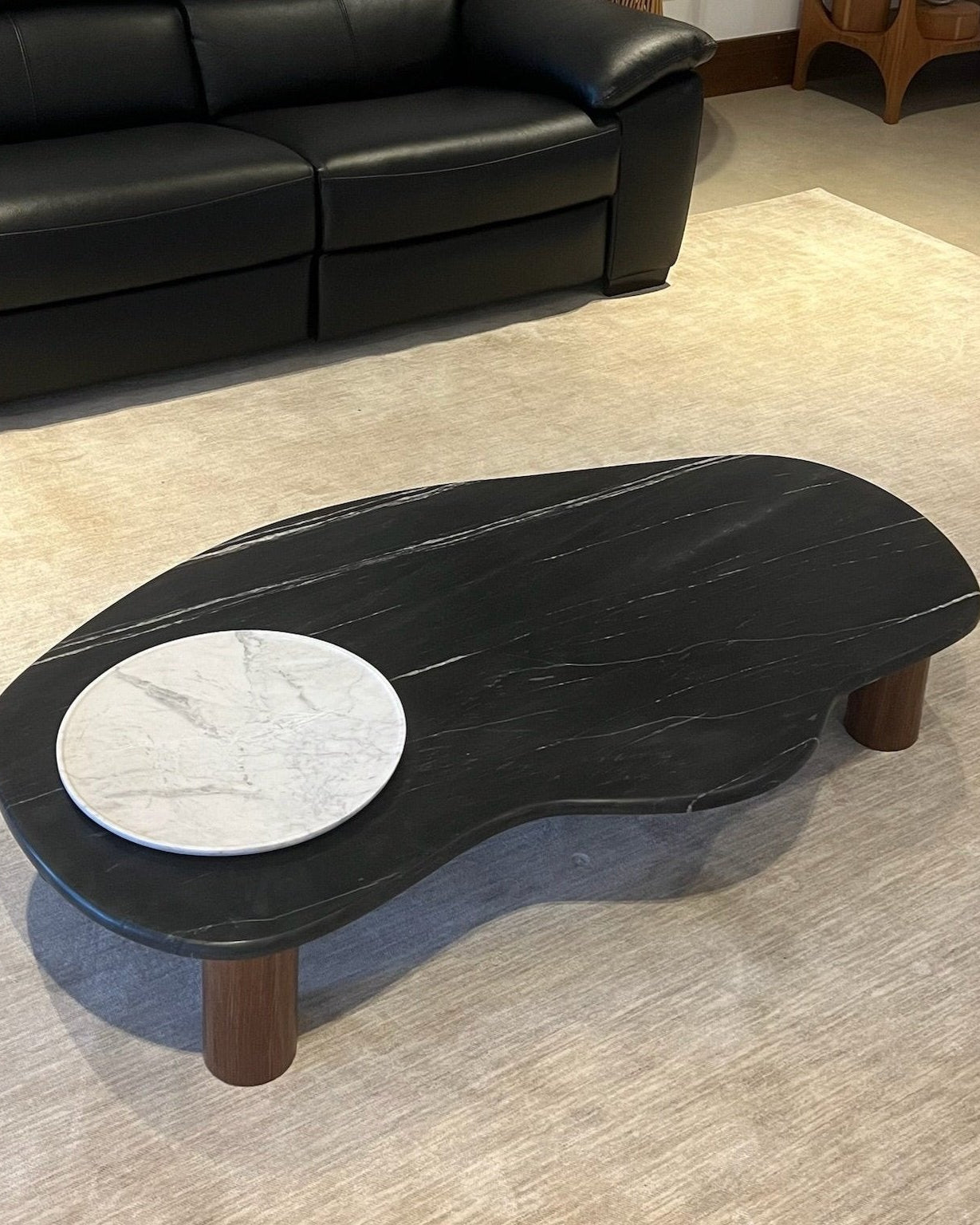 Mesa de Centro Dunas Mármore Nero Striatto