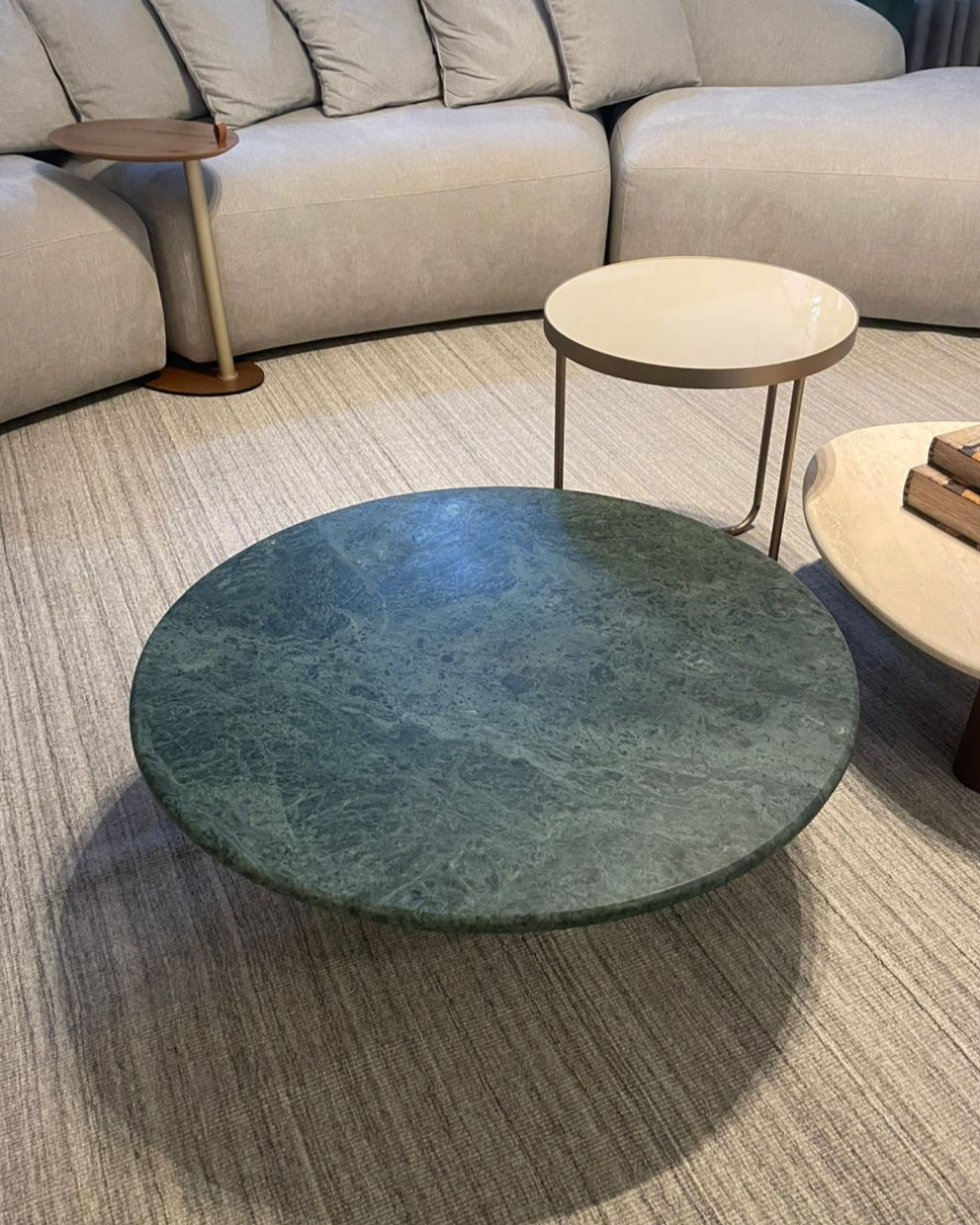Mesa de Centro Malbec Mármore Verde Guatemala Levigado