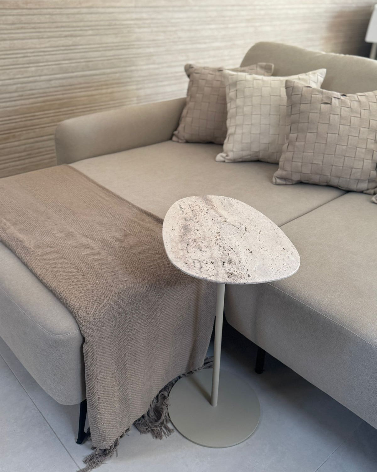 Mesa Tulipa Slim Mármore Travertino Romano