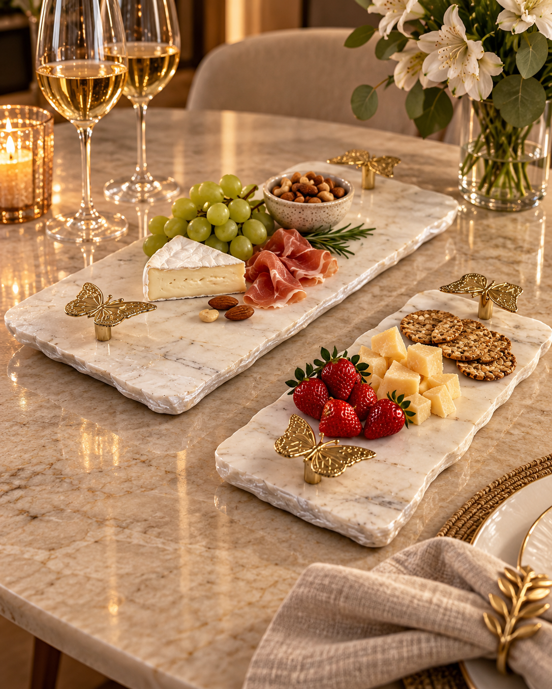Dupla de Bandejas em Mármore Calacatta Premium com Borboletas Douradas 40x20cm / 30x15cm