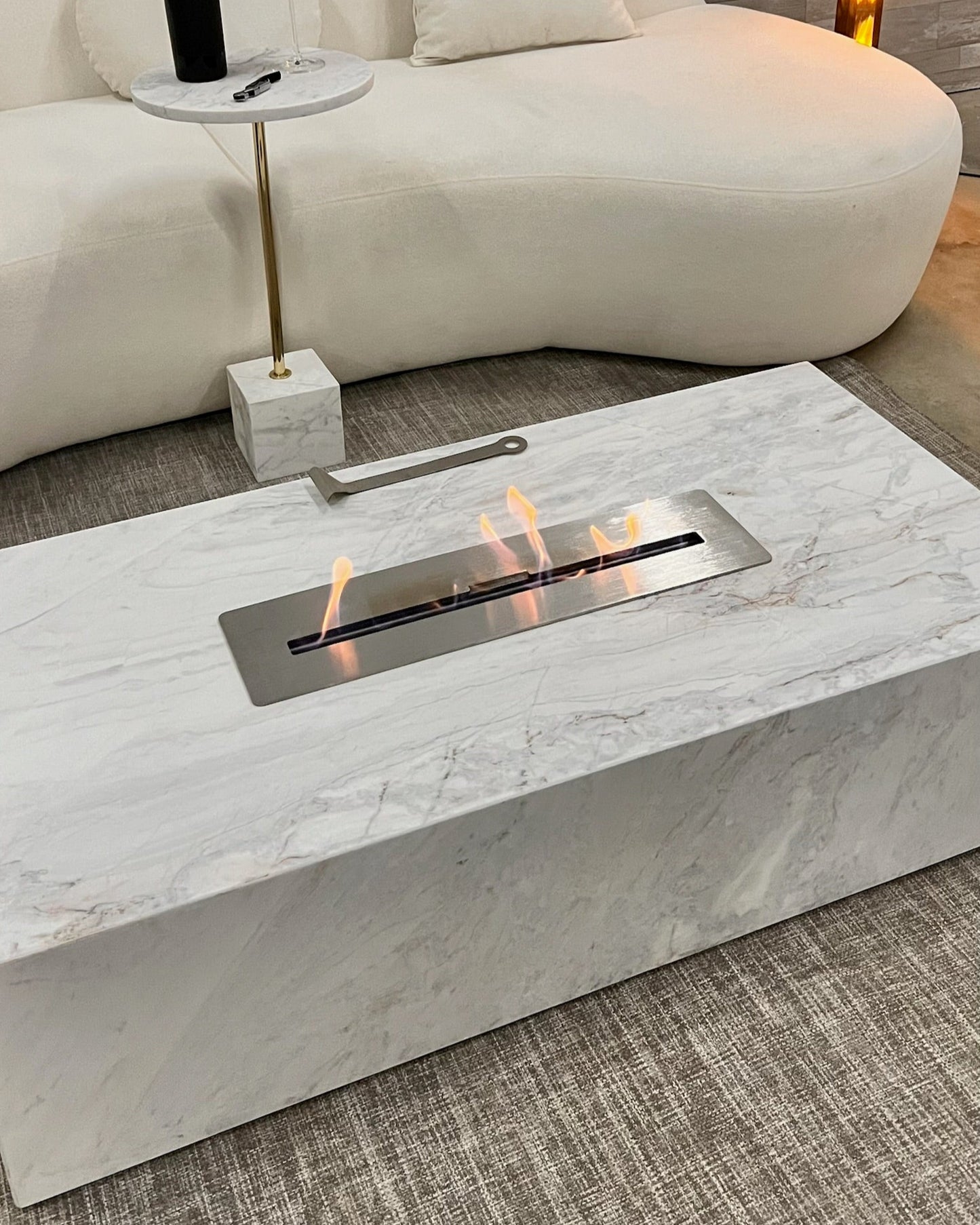 Mesa de Centro com Lareira Mármore Calacatta