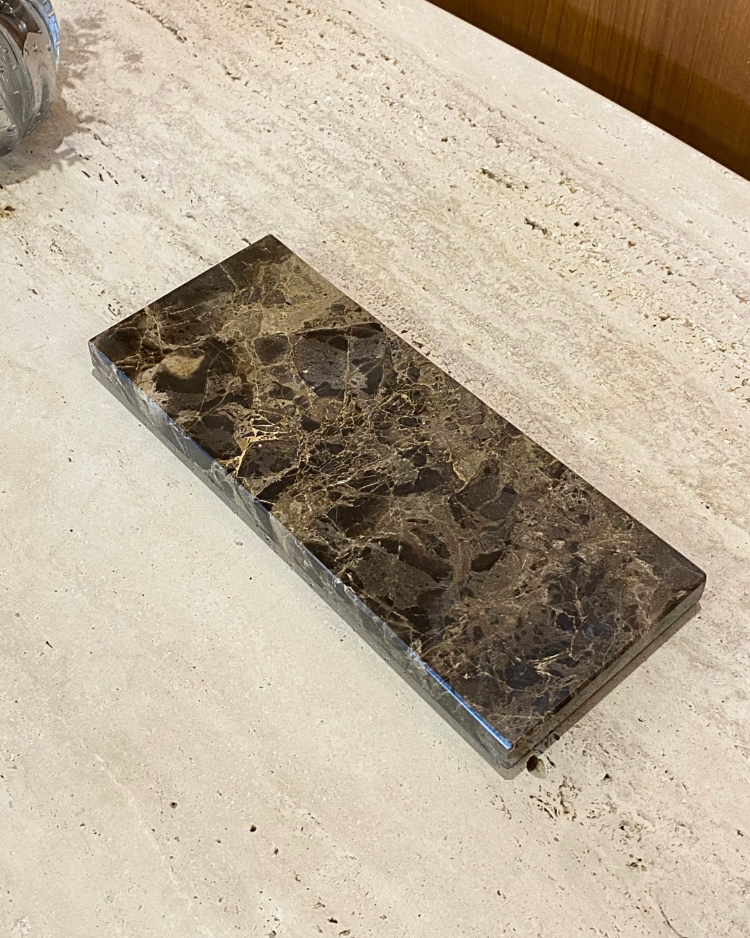 Bandeja Multifuncional Slim Mármore Marrom Imperador