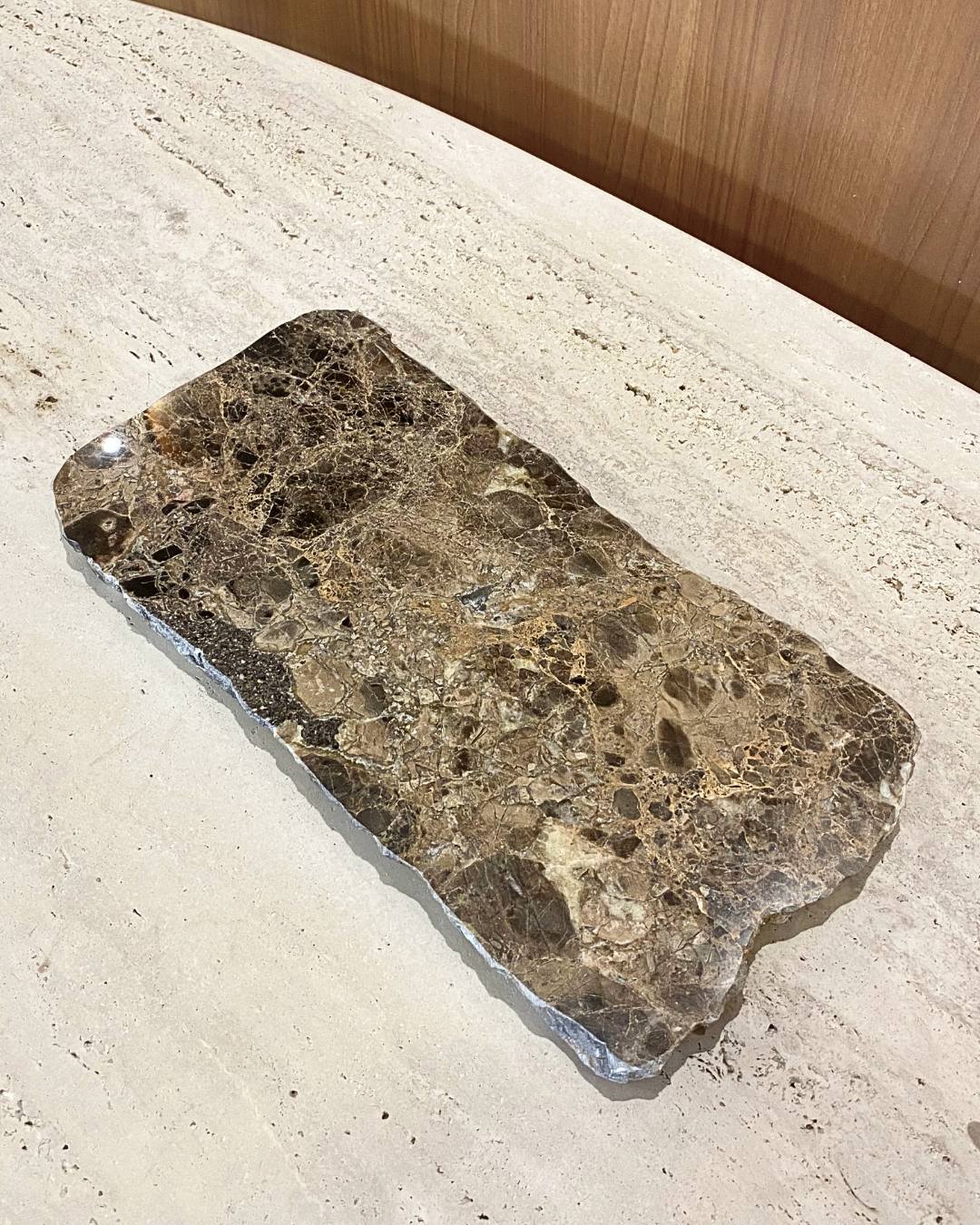 Bandeja Multifuncional Orgânica Mármore Marrom Imperador