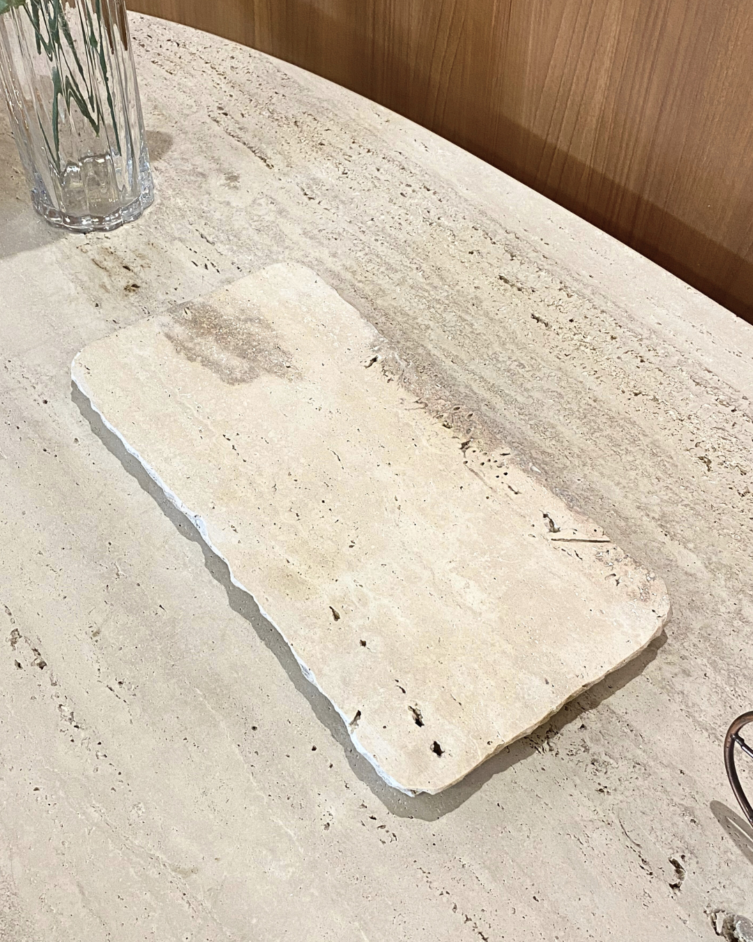 Bandeja Multifuncional Orgânica Mármore Travertino Romano